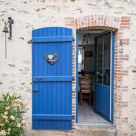 Le Domaine Des Ecoliers Bed & Breakfast Montaigu-Vendee
