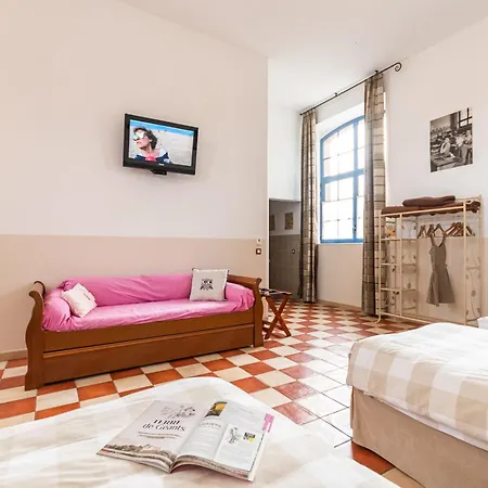 Le Domaine Des Ecoliers Couette-café 3*