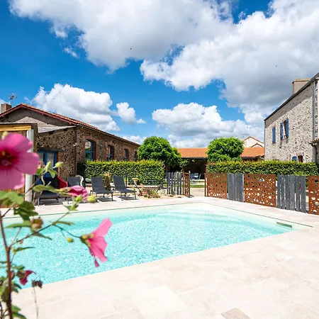 Le Domaine Des Ecoliers Couette-café 3*