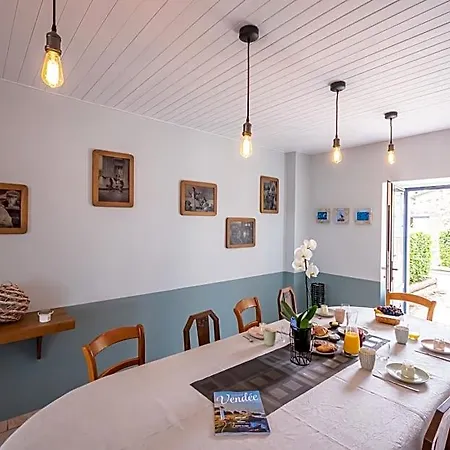 Le Domaine Des Ecoliers Bed & Breakfast Montaigu-Vendee