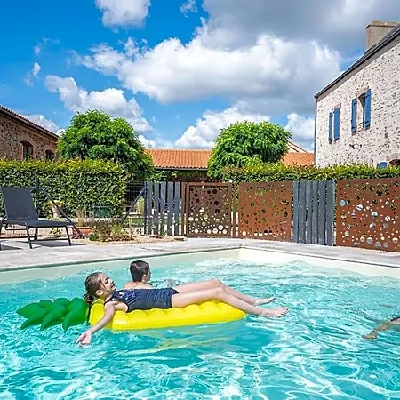 Le Domaine Des Ecoliers 3* Montaigu-Vendee