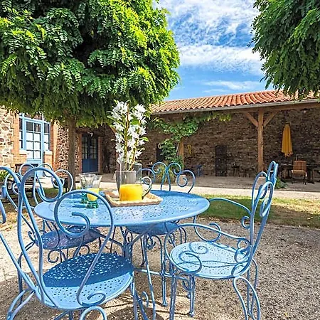 Le Domaine Des Ecoliers Bed & Breakfast Montaigu-Vendee
