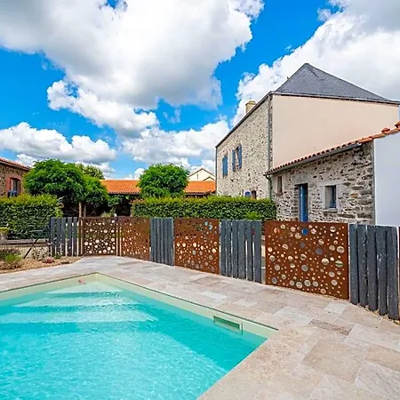 Le Domaine Des Ecoliers Bed & Breakfast Montaigu-Vendee